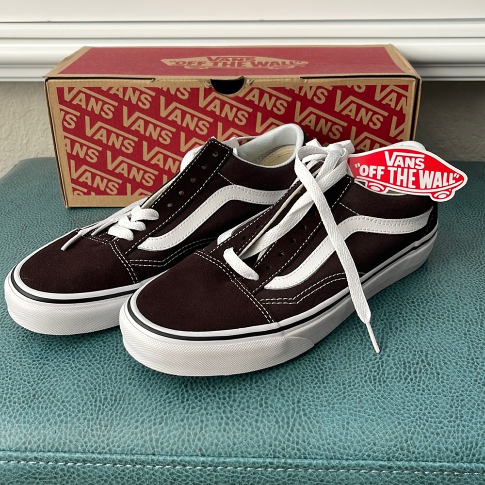 BNWT Vans Old Skool Lace Up Sneakers